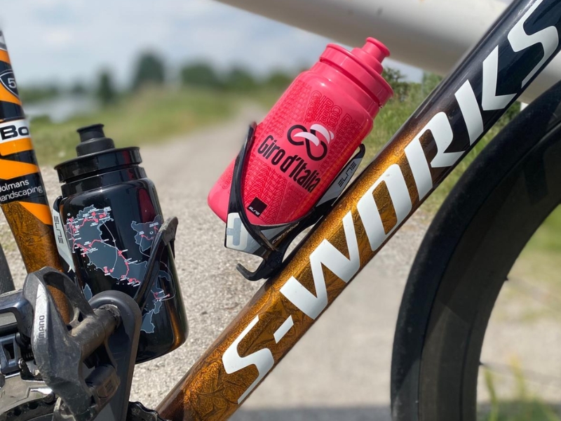 Giro d’Italia 2026: la nuova Elite Fly Giro trasforma la passione per la Corsa Rosa in una borraccia da collezione