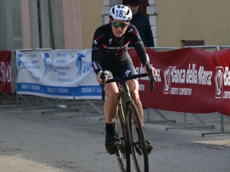 TEAM CINGOLANI SPECIALIZED: Medaglia d'oro per Tommaso Cingolani e Giulio Vitali ad Ascoli Piceno, e Ilenia Lazzaro seconda nel “Triveneto” di ciclo - cross 2023/2024!